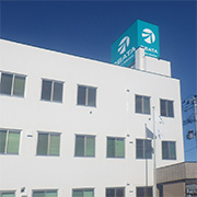 小幡建設工業　株式会社<br/>（建築現場監督）